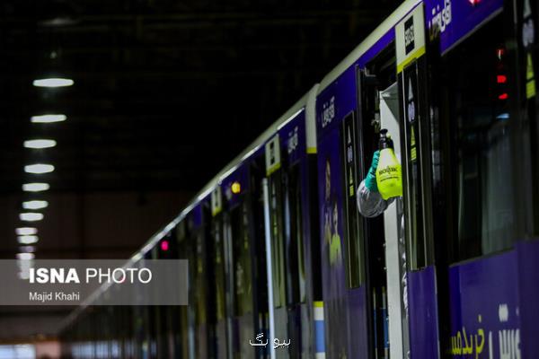 بازدیدشبانه روسای ستاد مقابله با كرونا از ضدعفونی كردن قطارهای متروی تهران