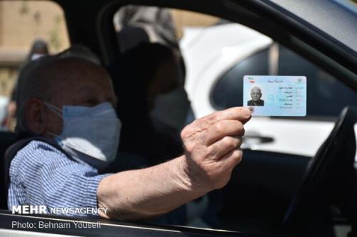 افتتاح مركز واكسیناسیون خودرویی كرونا در ورزشگاه تختی
