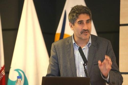 مشكل مدیریت كرونا در وزارت بهداشت است