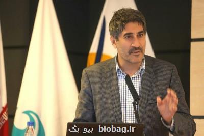 مشكل مدیریت كرونا در وزارت بهداشت است