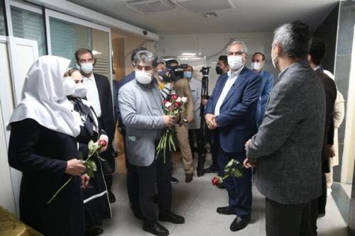 آقای وزیر! پرستاران شاخه گل نمی خواهند