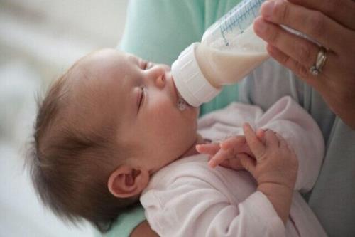 تغذیه با شیر مادر سرمایه گذاری مطمئن برای سلامت کودکان